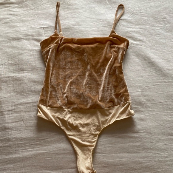 Lulus Tops - Lulu’s champaign velvet bodysuit